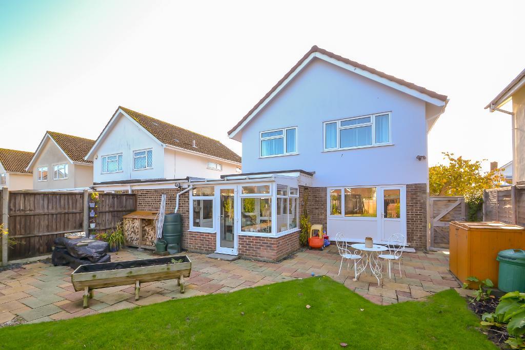4 Bedroom Detached House For Sale in Hinde Road, Felpham, Bognor Regis