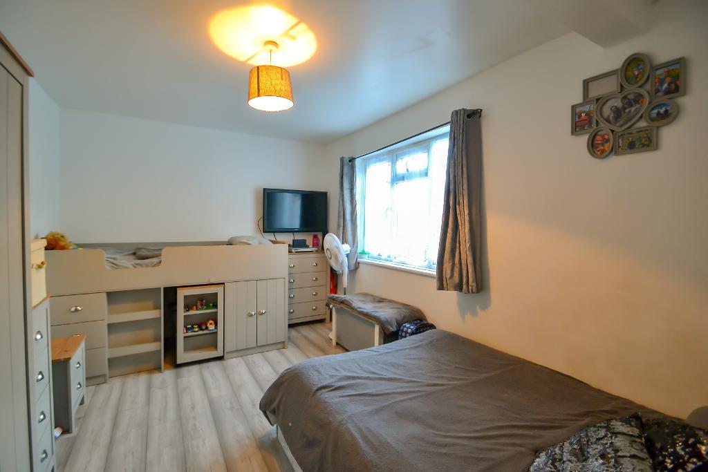 1 Bedroom Flat For Sale in Newtown Avenue, North Bersted, Bognor Regis, West Sussex, PO21 5HQ