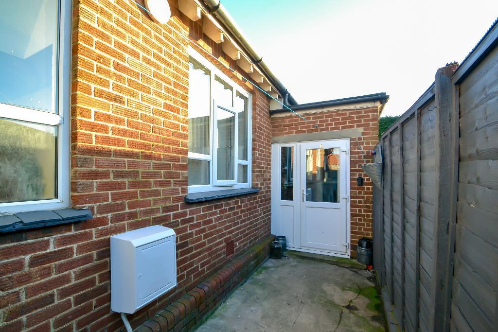 1 Bedroom Flat For Sale in Newtown Avenue, North Bersted, Bognor Regis, West Sussex, PO21 5HQ