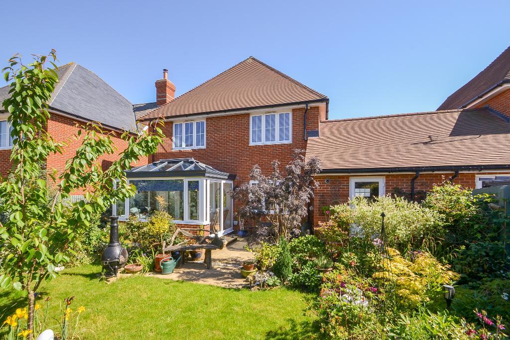 4 Bedroom Detached House For Sale in Waterside Way, Bersted Park