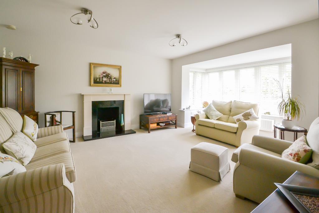 4 Bedroom Detached House For Sale in Waterside Way, Bersted Park