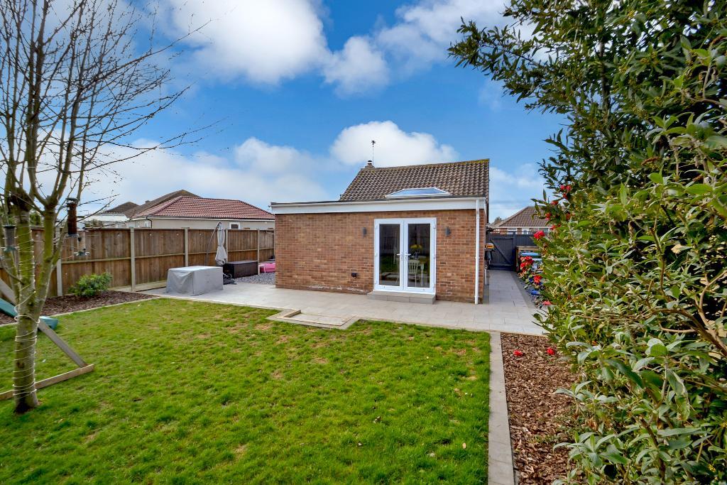 2 Bedroom Detached Bungalow For Sale in Mansfield Road, North Bersted