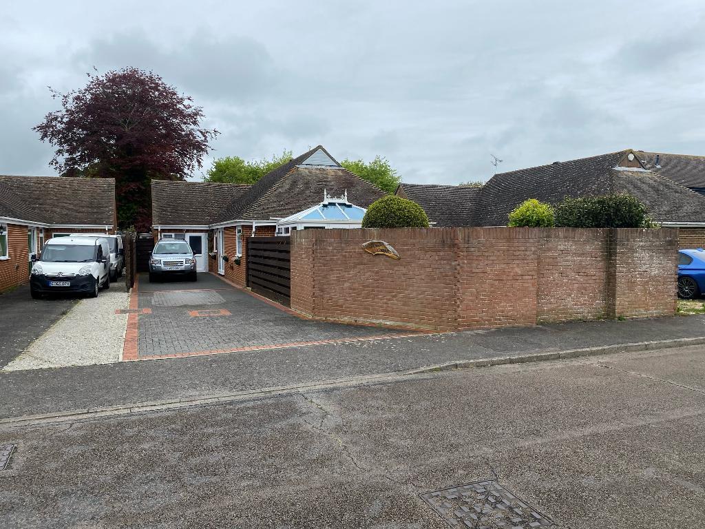 3 Bedroom Detached Bungalow For Sale in Chawkmare Coppice, Aldwick